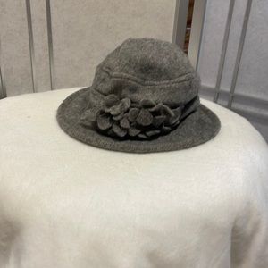 GRAY Wool Hat with flowers